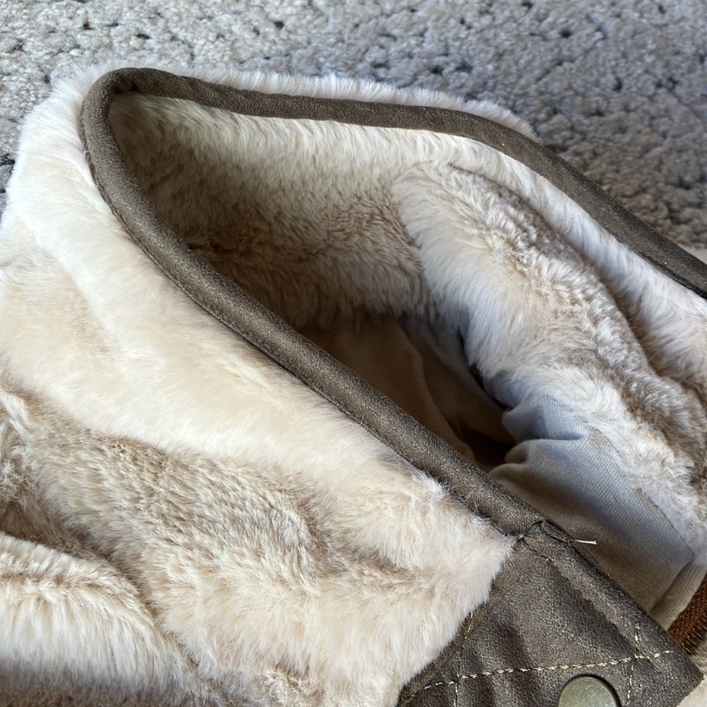 Boutique Soft Luxurious Sweater / Light Jacket - Picture 5 of 10